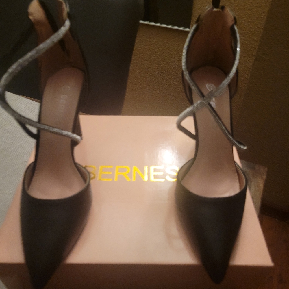 Heels - Picture 3 of 3